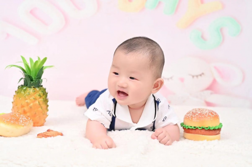 江门宝宝眼角红血丝 江门宝宝眼角红血丝